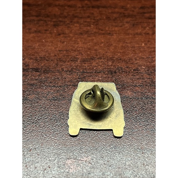 Super Shuttle Airport Transportation Lapel Hat Pin - Picture 3 of 3